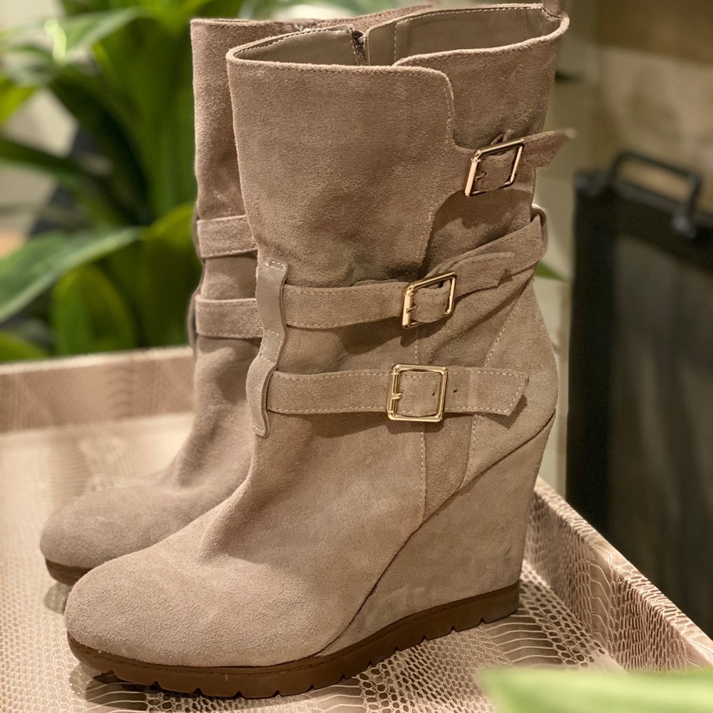 Arturo Chiang Suede Boots Size 9M